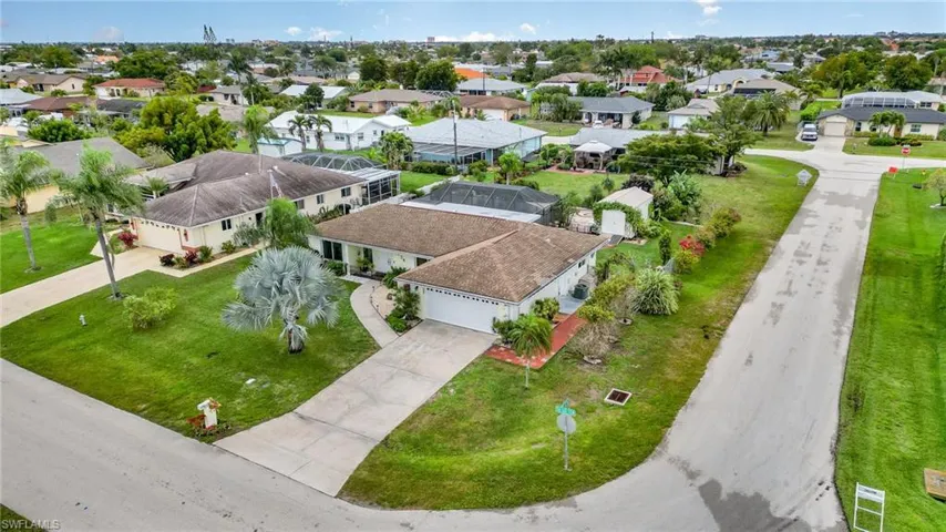 1128 SE 32nd TER, CAPE CORAL FL 33904