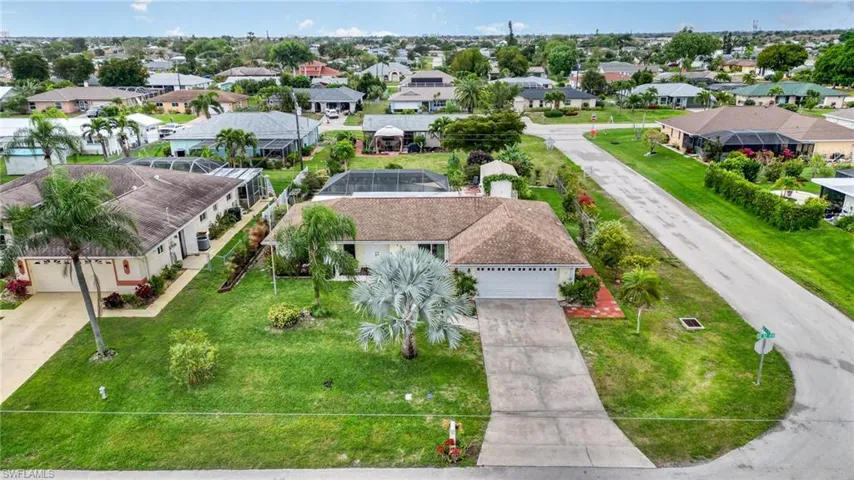 1128 SE 32nd TER, CAPE CORAL FL 33904