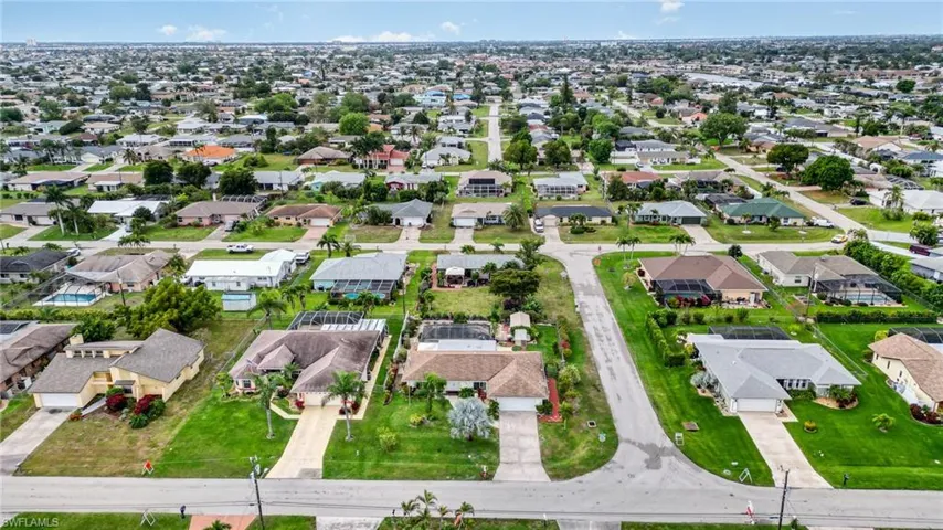 Minutes to Fort Myers, shops, restaurants, doctors and more