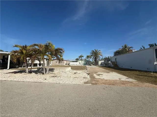 View of yard with a residential view