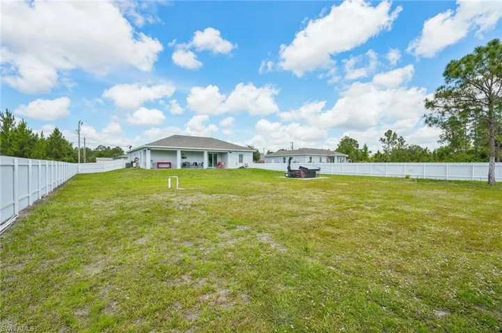 910  Richmond N AVE, Lehigh Acres, FL 33972