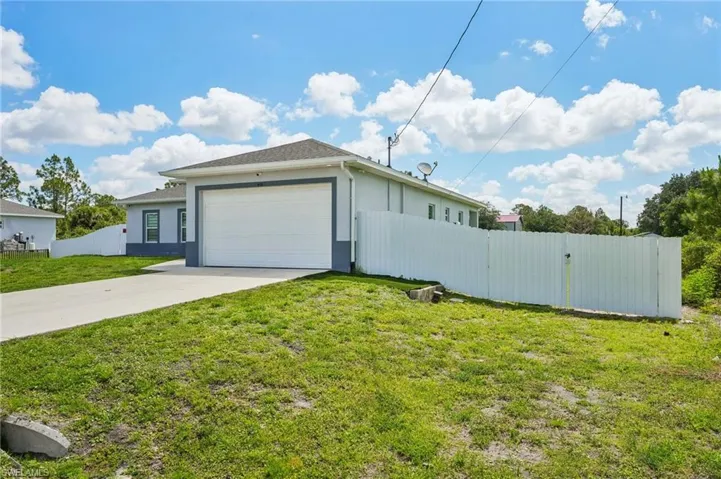 910  Richmond N AVE, Lehigh Acres, FL 33972