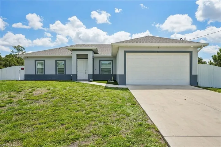 910  Richmond N AVE, Lehigh Acres, FL 33972