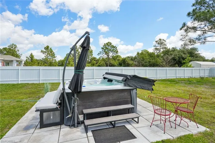 910  Richmond N AVE, Lehigh Acres, FL 33972