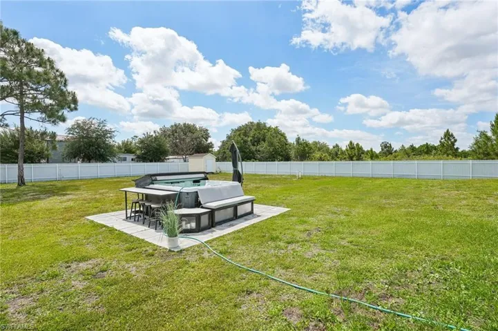 910  Richmond N AVE, Lehigh Acres, FL 33972