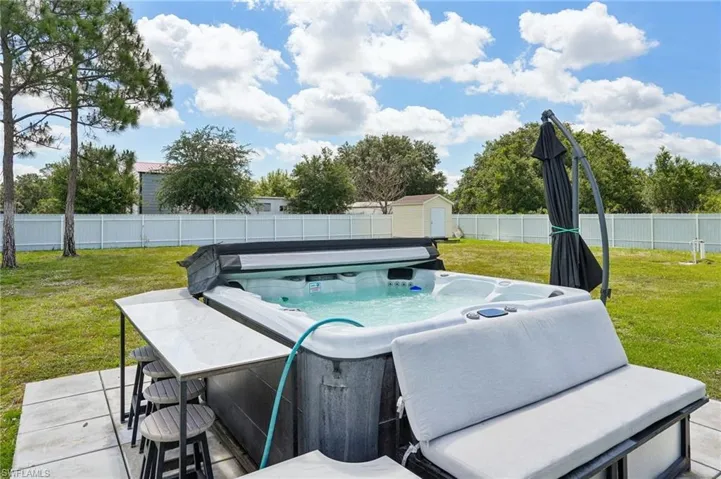 910  Richmond N AVE, Lehigh Acres, FL 33972