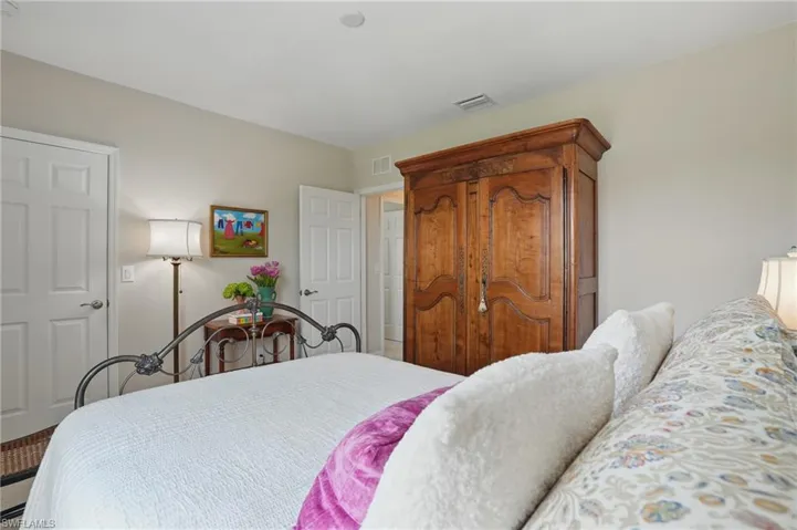 Bedroom 2 - view 2