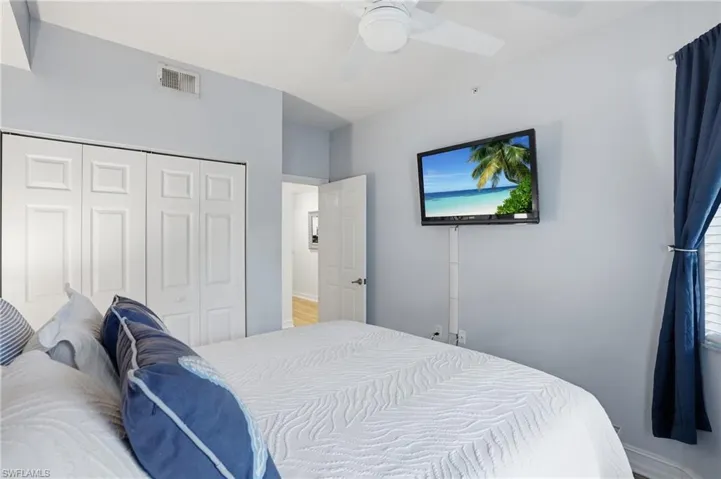 1882  TARPON BAY S DR, Naples, FL 34119