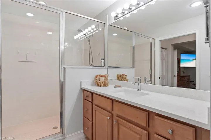 1882  TARPON BAY S DR, Naples, FL 34119
