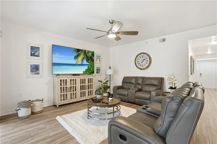 1882  TARPON BAY S DR, Naples, FL 34119