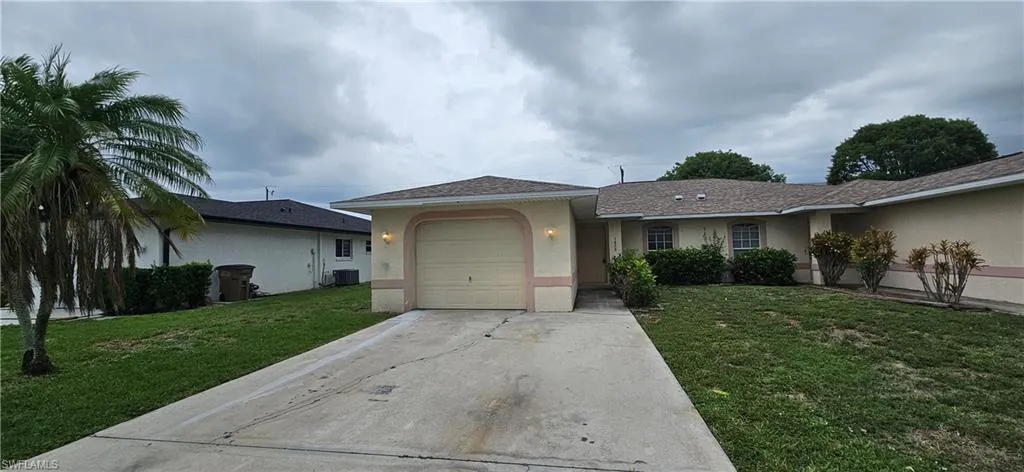 1628 Sw Santa Barbara Pl, Cape Coral, Florida 33991