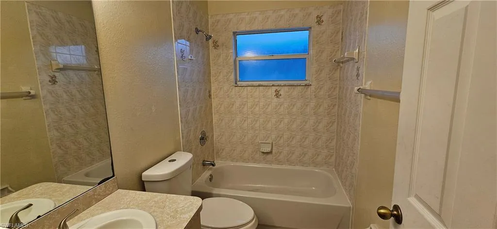 1628 Sw Santa Barbara Pl, Cape Coral, Florida 33991