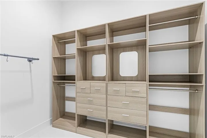 Walk in closet