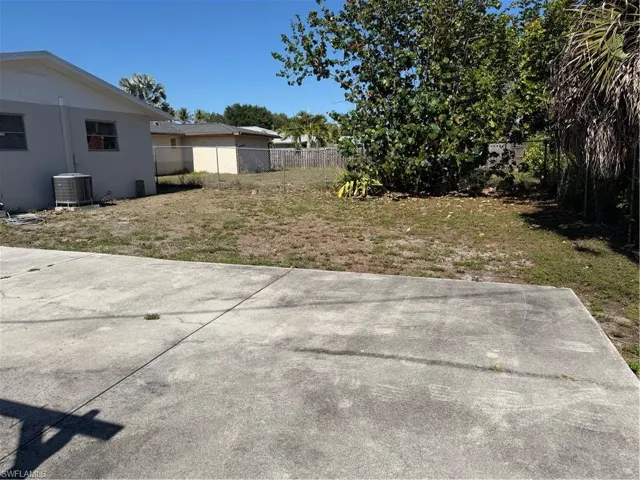 40  1st  ST, Bonita Springs, FL 34134