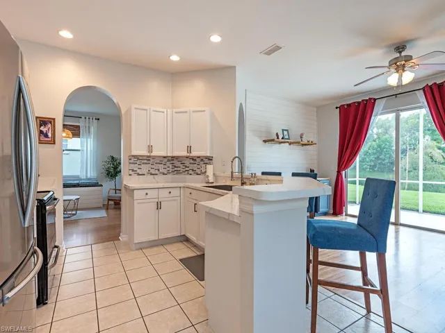 Kitchen with Breakfast Bar