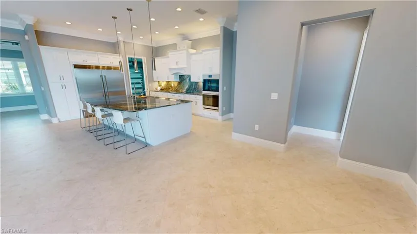 Dinette area looking towards the kitchen