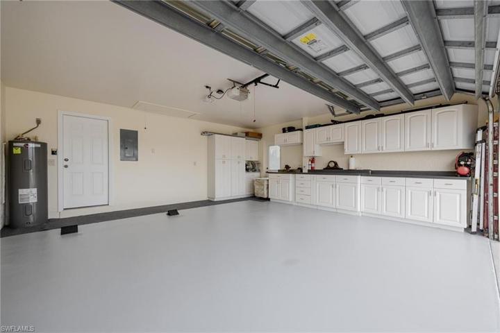 Garage with storage and 'Eat off the floor' clean!