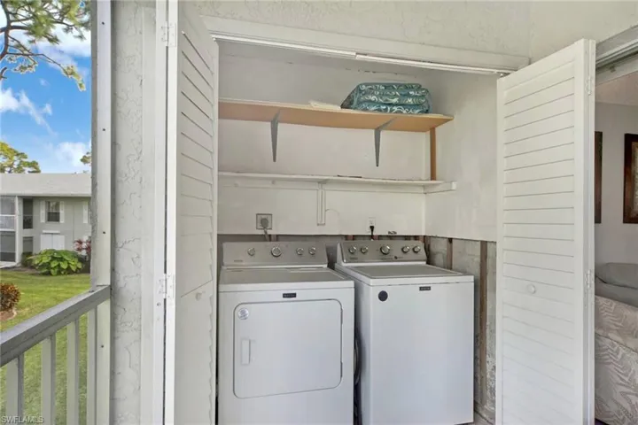 Washer and dryer on lamiae