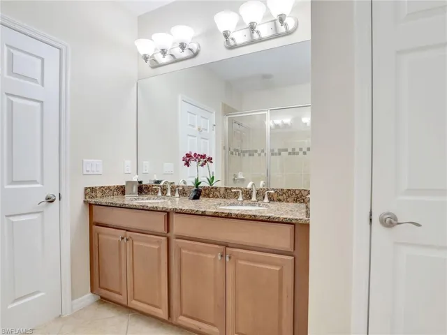 Primary Bathroom w/ Dual Sinks