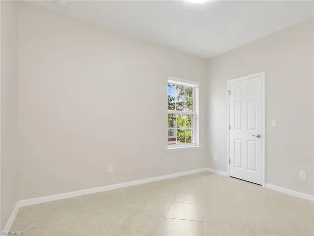 3rd Bedroom w/ Walk-in Closet
