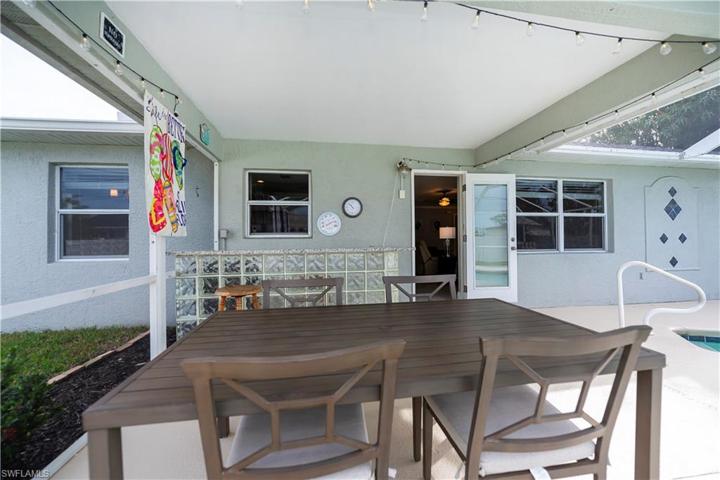 Plenty of space for games in the  shade or dinner outside