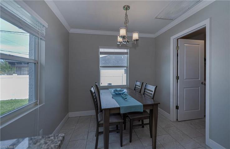 Dining space right off the kitchen
