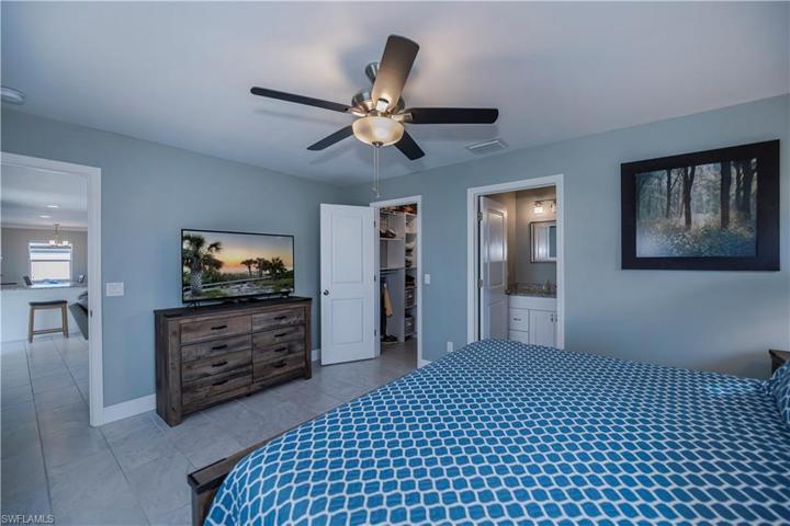 Plenty of space in the master bedroom for a king size bedroom suit