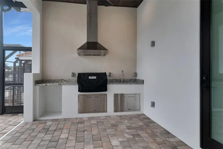 1528 Kingston Ct N, Marco Island, Florida 34145