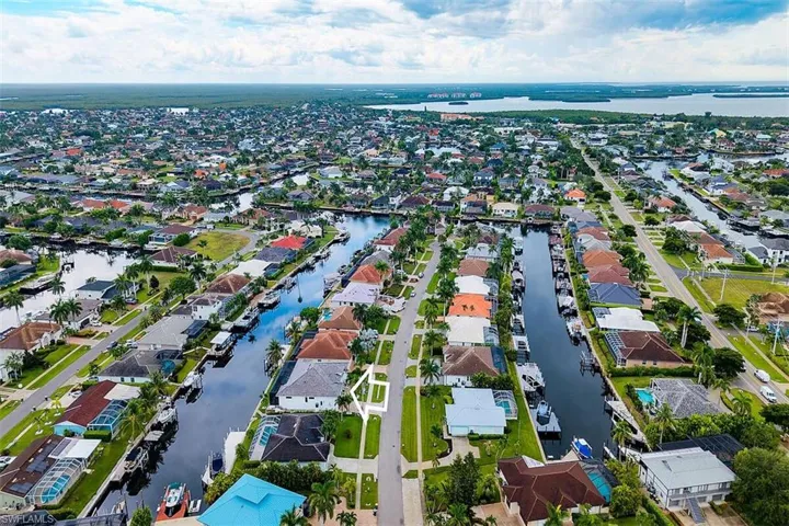 1528 Kingston Ct N, Marco Island, Florida 34145