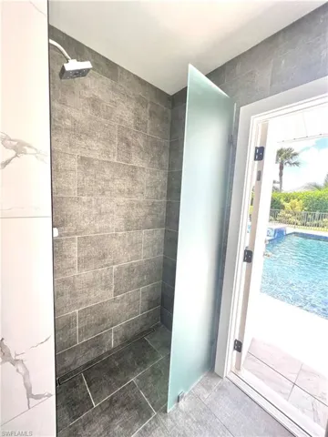 Bathroom #2 Jr Suite with pool access