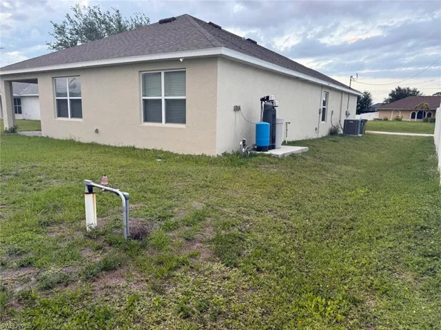 2014 9th St, Cape Coral, Florida 33993