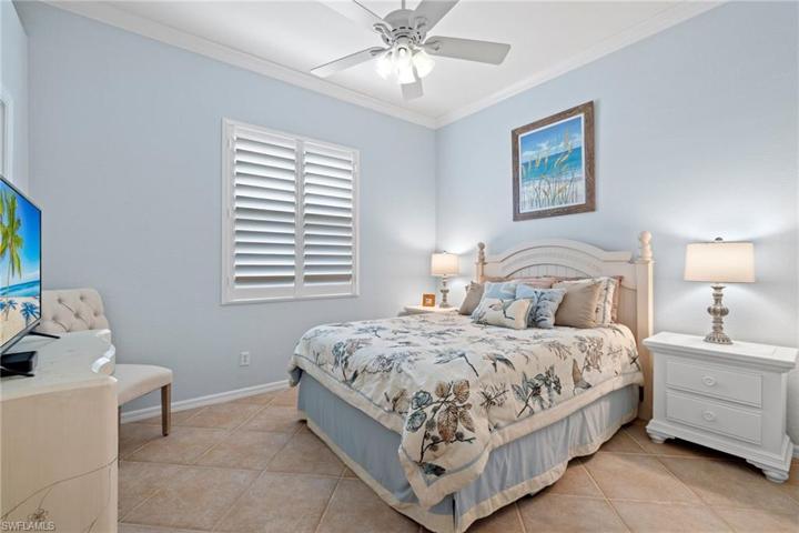 Guest-room with large walk-in closet