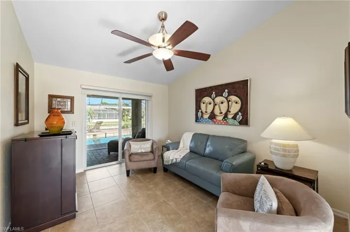 1330 4th Ct, Cape Coral, Florida 33991