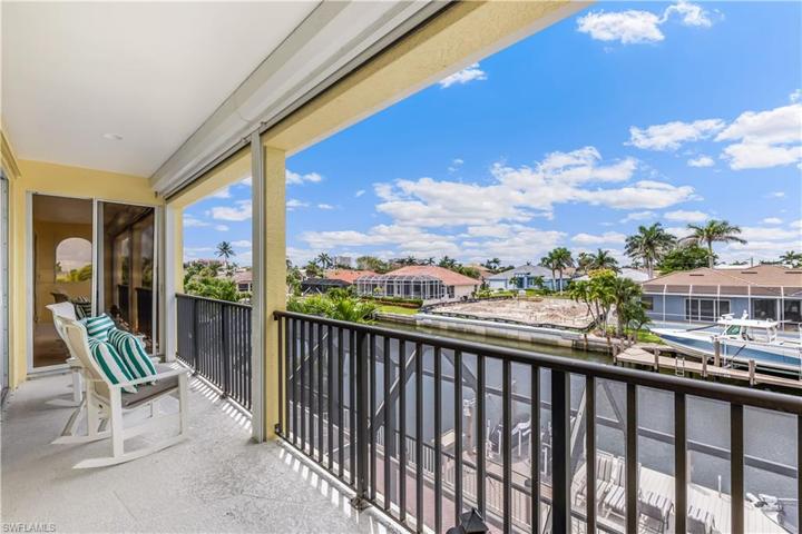 2nd floor Balcony