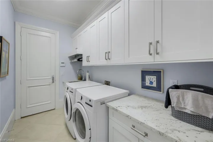2048 Isla Vista Ln E, Naples, Florida 34105