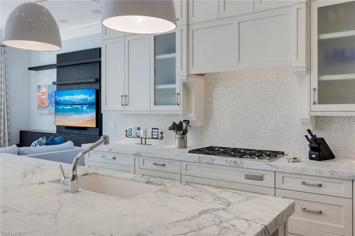 2048 Isla Vista Ln E, Naples, Florida 34105