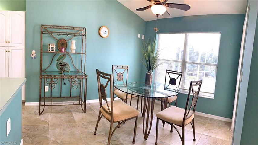 Kitchen Eat-in Area