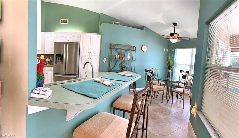 Kitchen Breakfast Bar