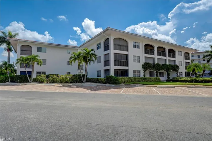 5 High Point Cir W # 113, Naples Fl 34103