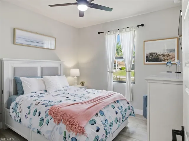 Bedroom with light floors and a ceiling fan
