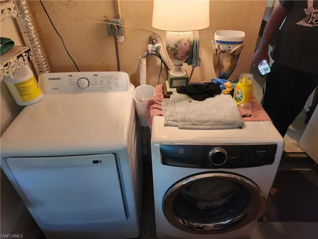 Washroom with washer and clothes dryer