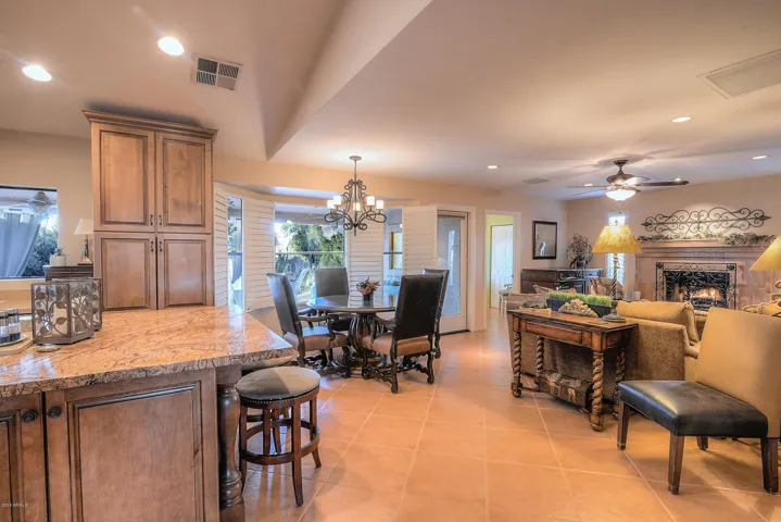 Kitchen/Dining Area