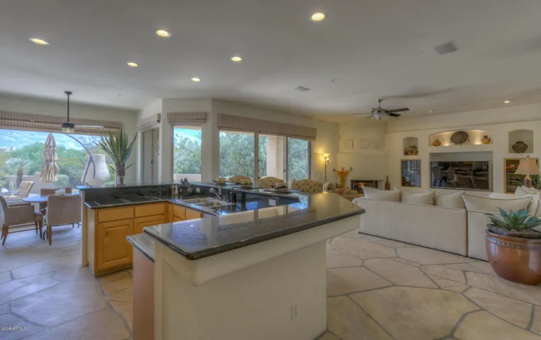 Family room/Kitchen