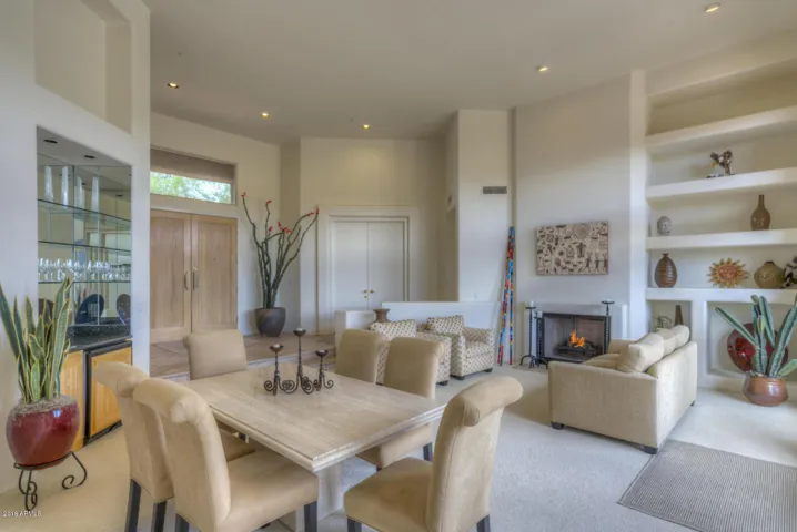 Dining room/living room