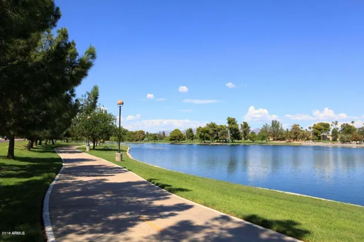 2 minute drive from the condo. This path connects to the McCormick loop.. 11 miles of winding adventure!