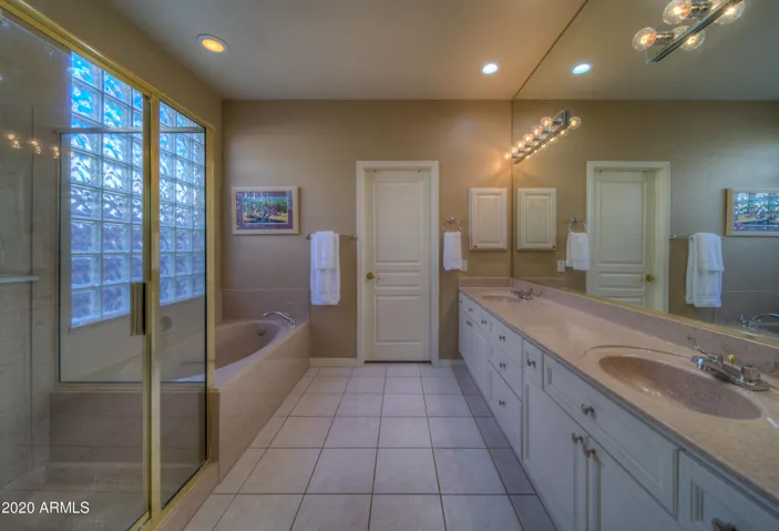 Tub and Walk-in Closet