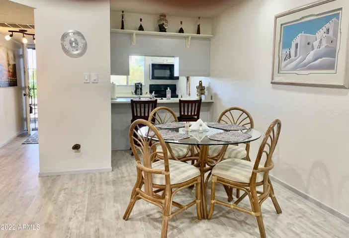 Dining table, also offers a breakfast bar