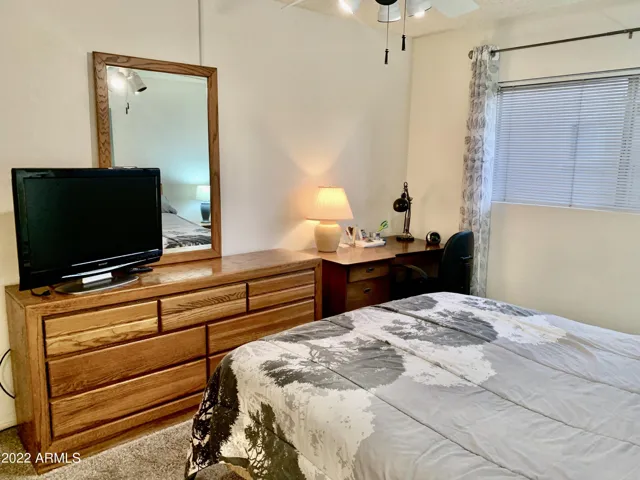 Office/desk within room