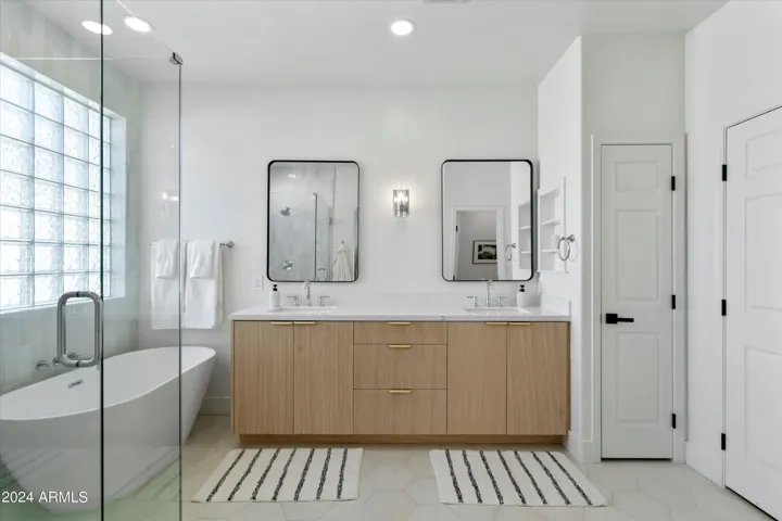1084 E Susan  Lane, Tempe, AZ 85288