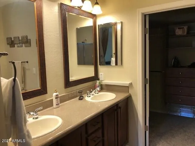 Owner's Bath Dual Sinks